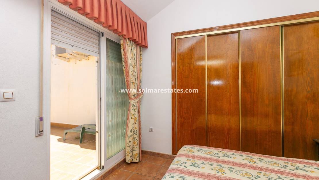 2 sovrum Hus till salu i La Zenia med pool - 235 000 € (Ref: 9905055)