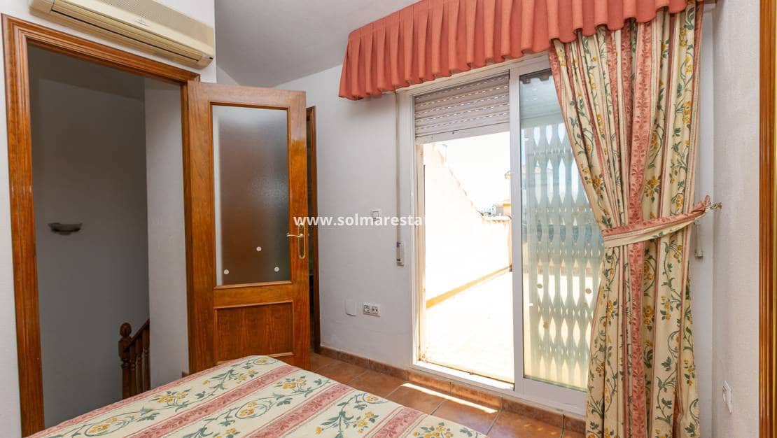 2 sovrum Hus till salu i La Zenia med pool - 235 000 € (Ref: 9905055)