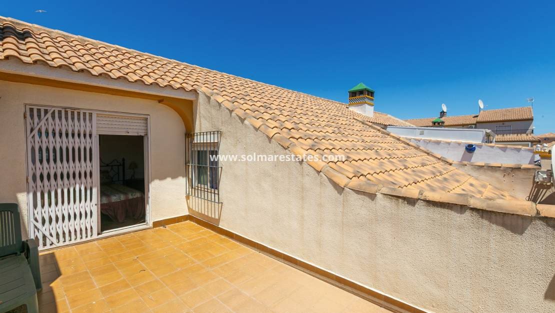 2 sovrum Hus till salu i La Zenia med pool - 235 000 € (Ref: 9905055)
