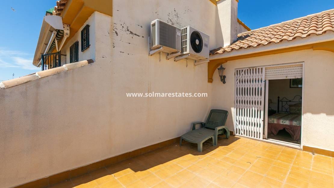 2 sovrum Hus till salu i La Zenia med pool - 235 000 € (Ref: 9905055)