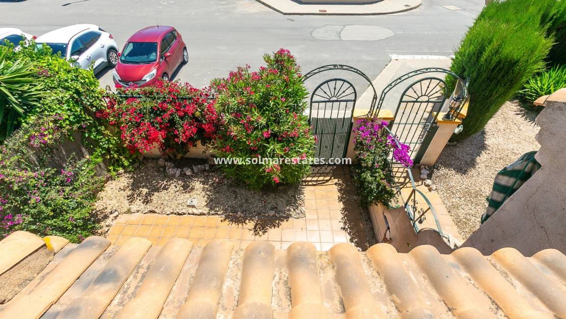 2 sovrum Hus till salu i La Zenia med pool - 235 000 € (Ref: 9905055)