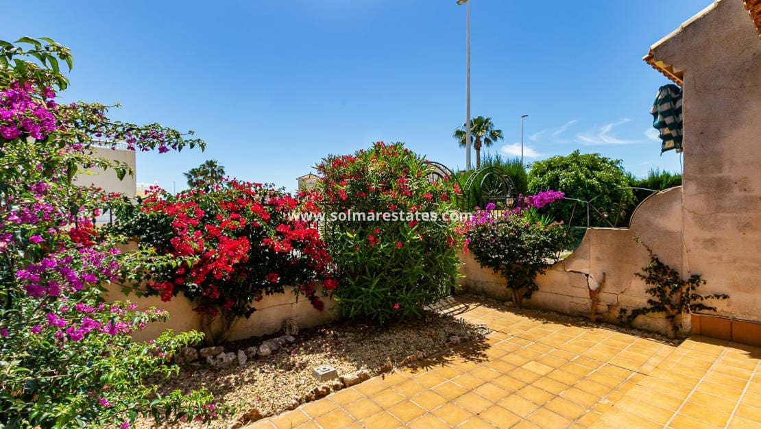 2 sovrum Hus till salu i La Zenia med pool - 235 000 € (Ref: 9905055)