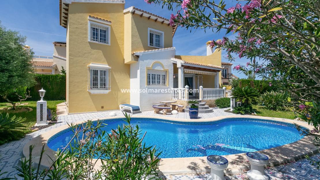 3 camera da letto Villa in vendita in Villamartin con piscina - 530.000 € (Rif: 9905056)