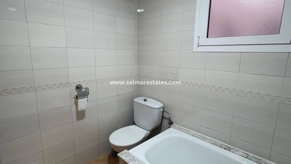 2 slaapkamer Appartement te koop in Torrevieja - € 159.995 (Ref: 9905057)