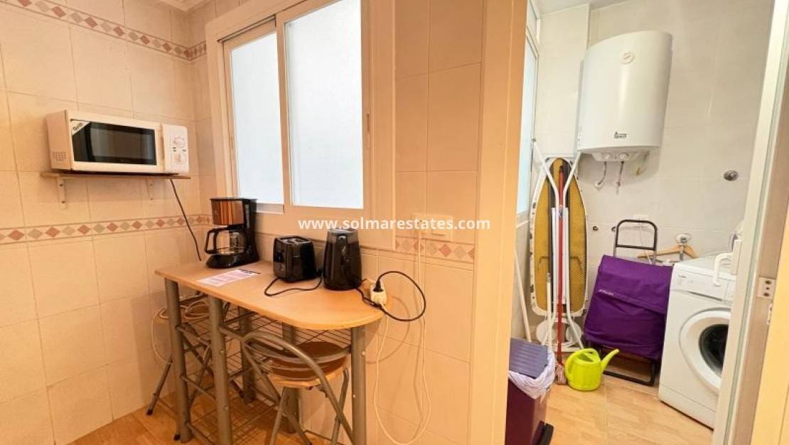 2 slaapkamer Appartement te koop in Torrevieja - € 159.995 (Ref: 9905057)