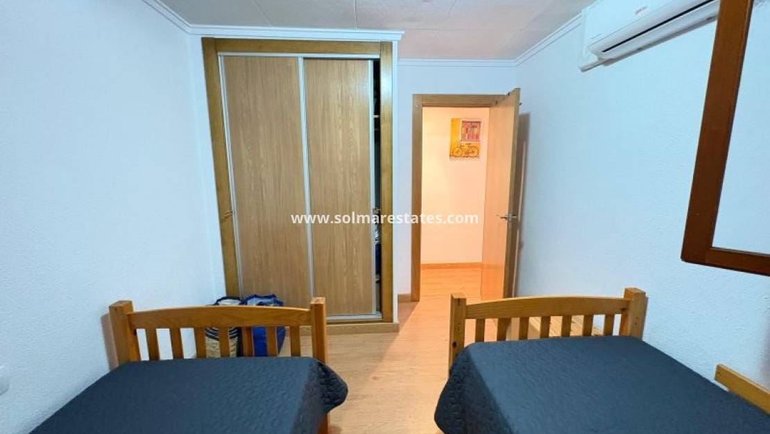 2 slaapkamer Appartement te koop in Torrevieja - € 159.995 (Ref: 9905057)