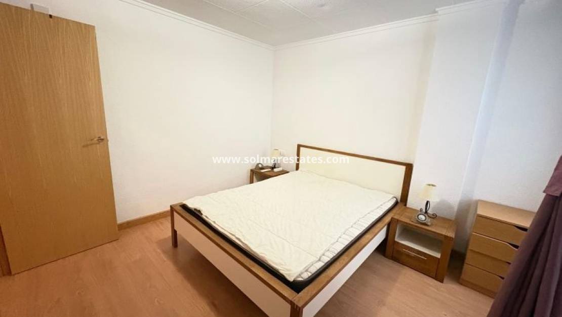 2 slaapkamer Appartement te koop in Torrevieja - € 159.995 (Ref: 9905057)