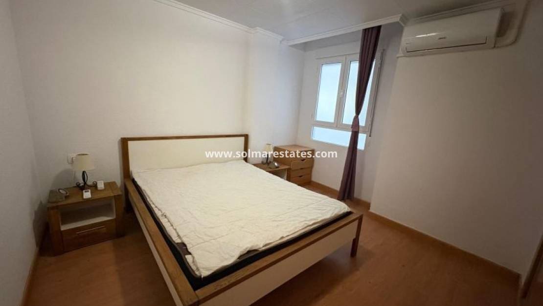 2 slaapkamer Appartement te koop in Torrevieja - € 159.995 (Ref: 9905057)