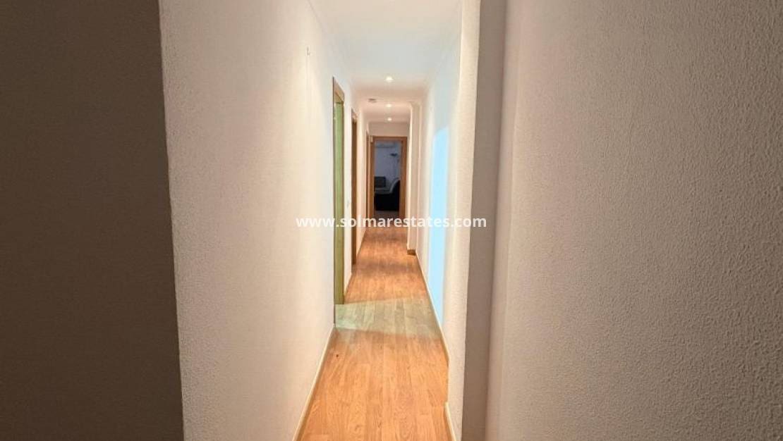 2 slaapkamer Appartement te koop in Torrevieja - € 159.995 (Ref: 9905057)