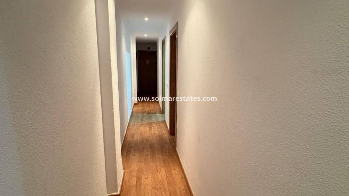 2 slaapkamer Appartement te koop in Torrevieja - € 159.995 (Ref: 9905057)