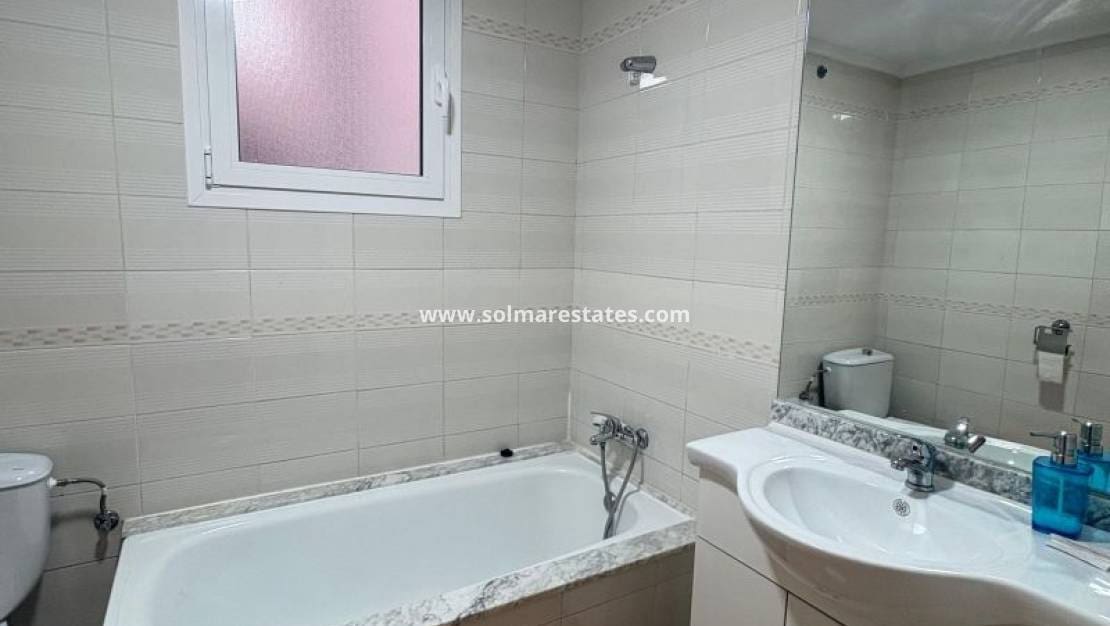 2 slaapkamer Appartement te koop in Torrevieja - € 159.995 (Ref: 9905057)