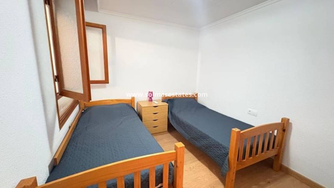 2 slaapkamer Appartement te koop in Torrevieja - € 159.995 (Ref: 9905057)