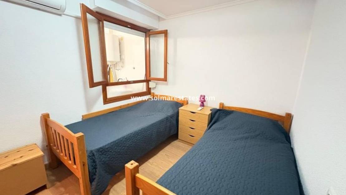 2 slaapkamer Appartement te koop in Torrevieja - € 159.995 (Ref: 9905057)