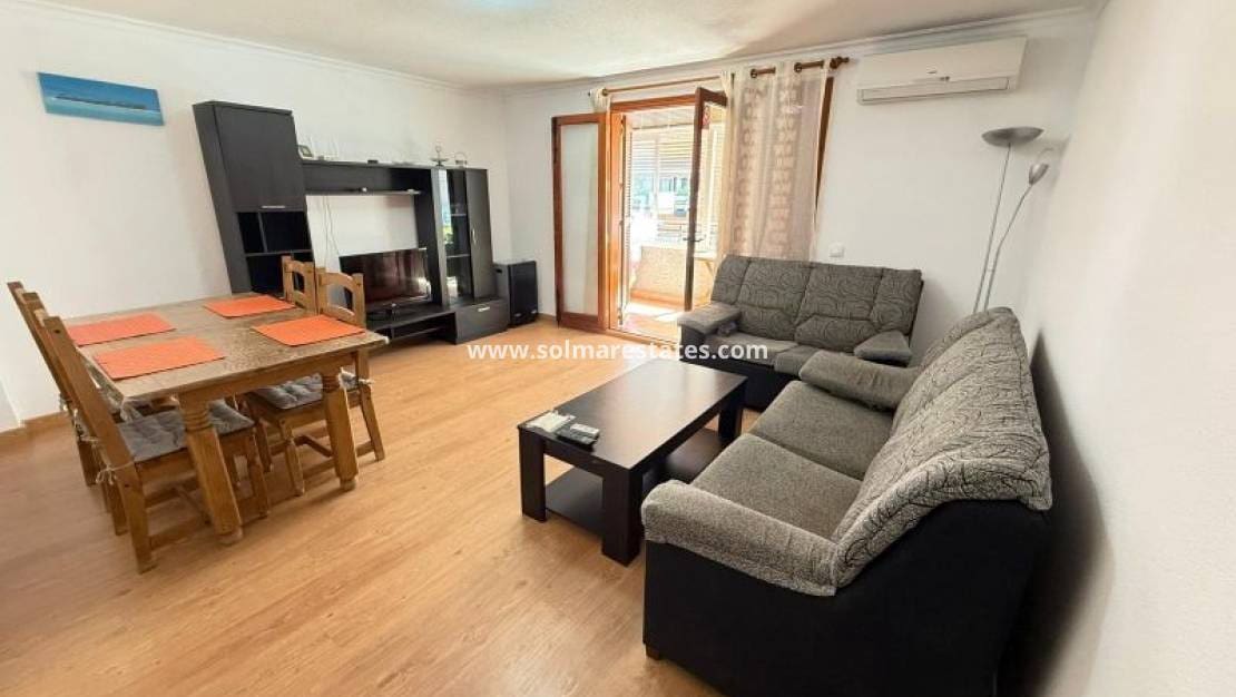 2 slaapkamer Appartement te koop in Torrevieja - € 159.995 (Ref: 9905057)