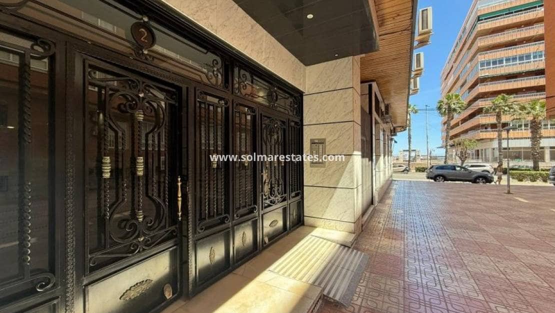2 slaapkamer Appartement te koop in Torrevieja - € 159.995 (Ref: 9905057)