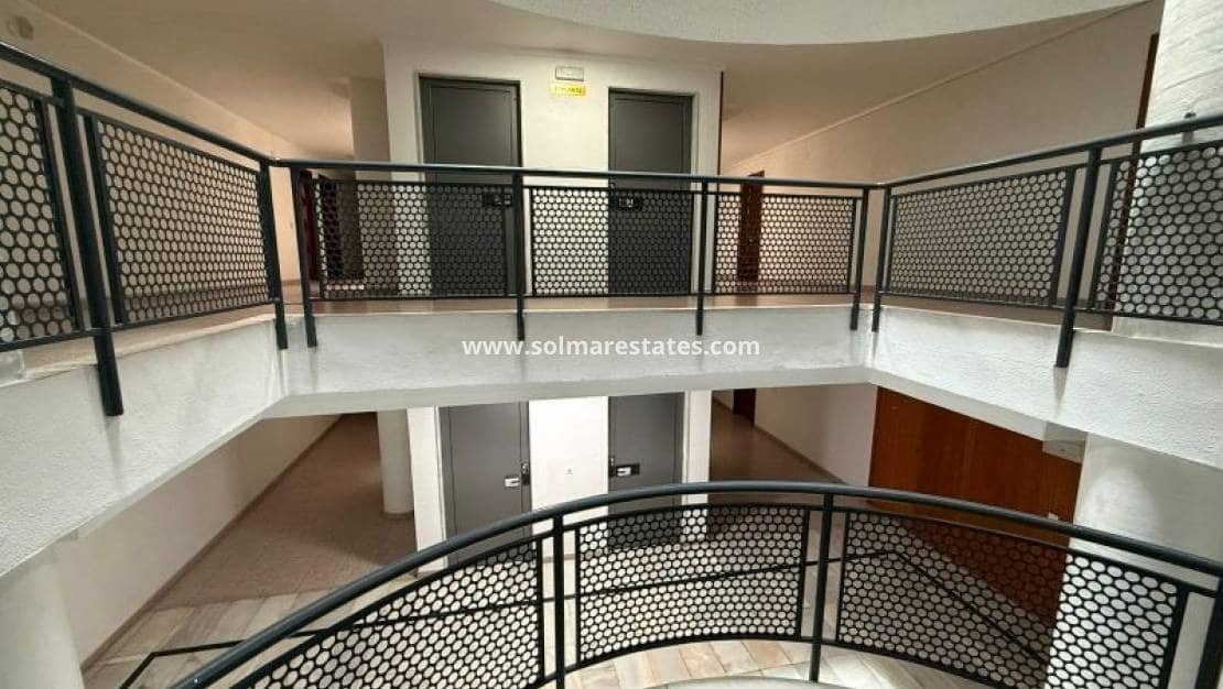 2 slaapkamer Appartement te koop in Torrevieja - € 159.995 (Ref: 9905057)