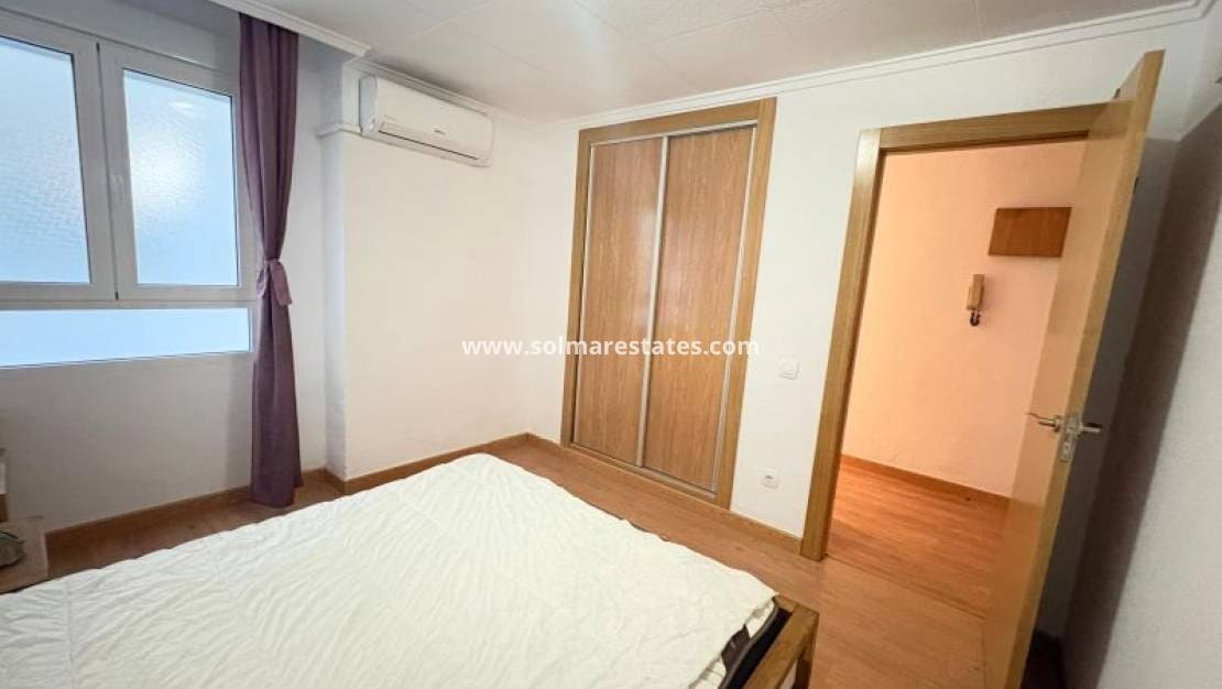 2 slaapkamer Appartement te koop in Torrevieja - € 159.995 (Ref: 9905057)