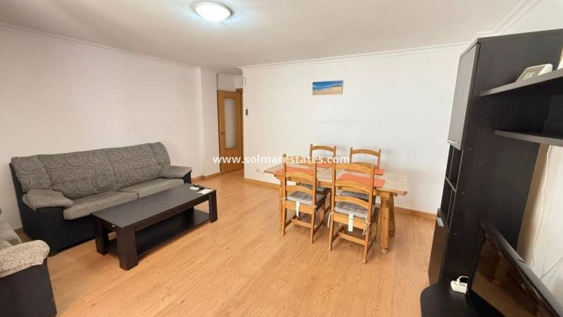 2 slaapkamer Appartement te koop in Torrevieja - € 159.995 (Ref: 9905057)