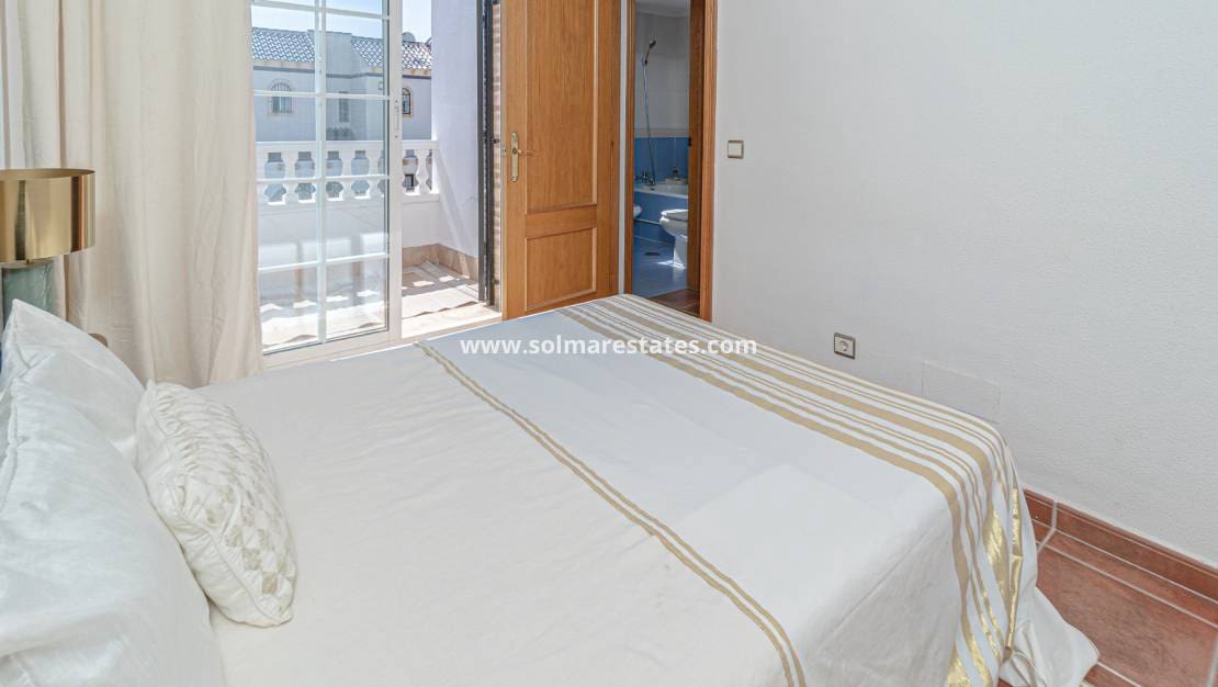 3 bedroom Townhouse for sale in Playa Flamenca with pool - € 245,000 (Ref: 9905058)