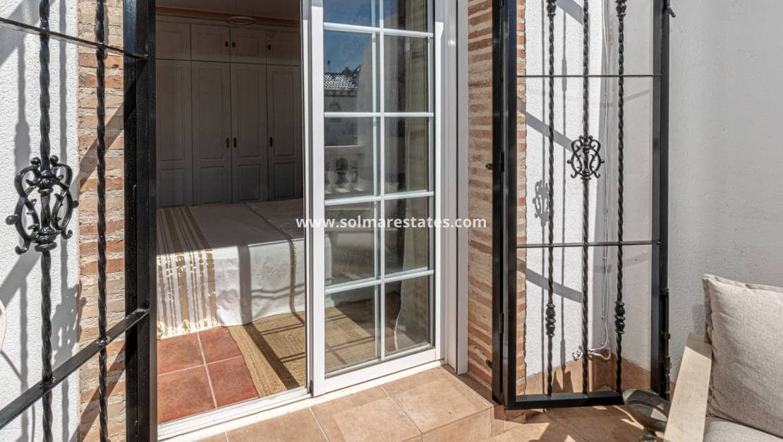 3 bedroom Townhouse for sale in Playa Flamenca with pool - € 245,000 (Ref: 9905058)