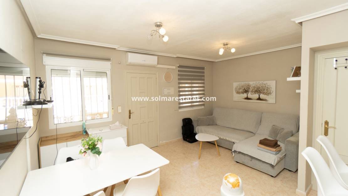 3 quarto Casa em Banda para venda em Playa Flamenca com piscina - 195 000 € (Ref: 9905059)