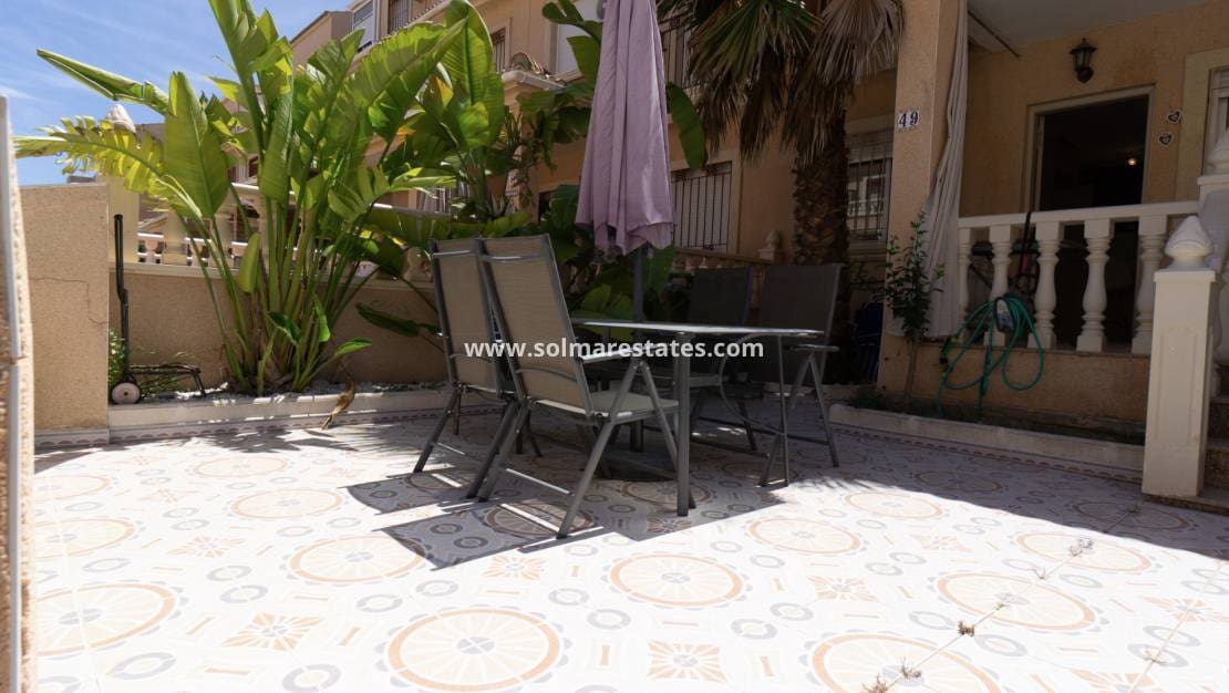 3 quarto Casa em Banda para venda em Playa Flamenca com piscina - 195 000 € (Ref: 9905059)
