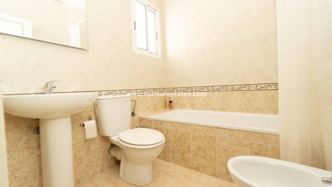 3 quarto Casa em Banda para venda em Playa Flamenca com piscina - 195 000 € (Ref: 9905059)