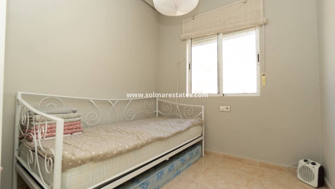 3 quarto Casa em Banda para venda em Playa Flamenca com piscina - 195 000 € (Ref: 9905059)