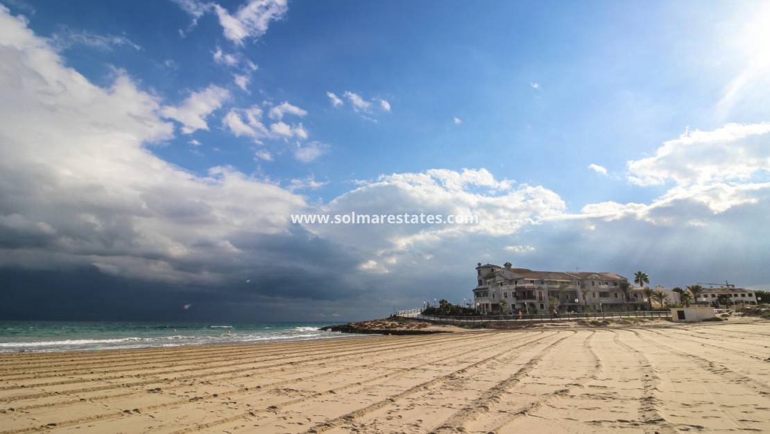 3 quarto Casa em Banda para venda em Playa Flamenca com piscina - 195 000 € (Ref: 9905059)