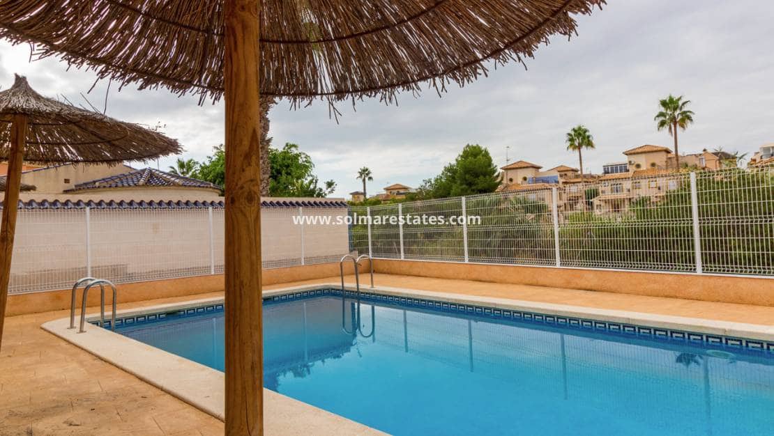 3 quarto Casa em Banda para venda em Playa Flamenca com piscina - 195 000 € (Ref: 9905059)