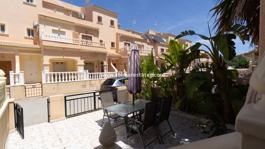 3 soveværelse Byhus til salg i Playa Flamenca med swimmingpool - € 195.000 (Ref: 9905059)