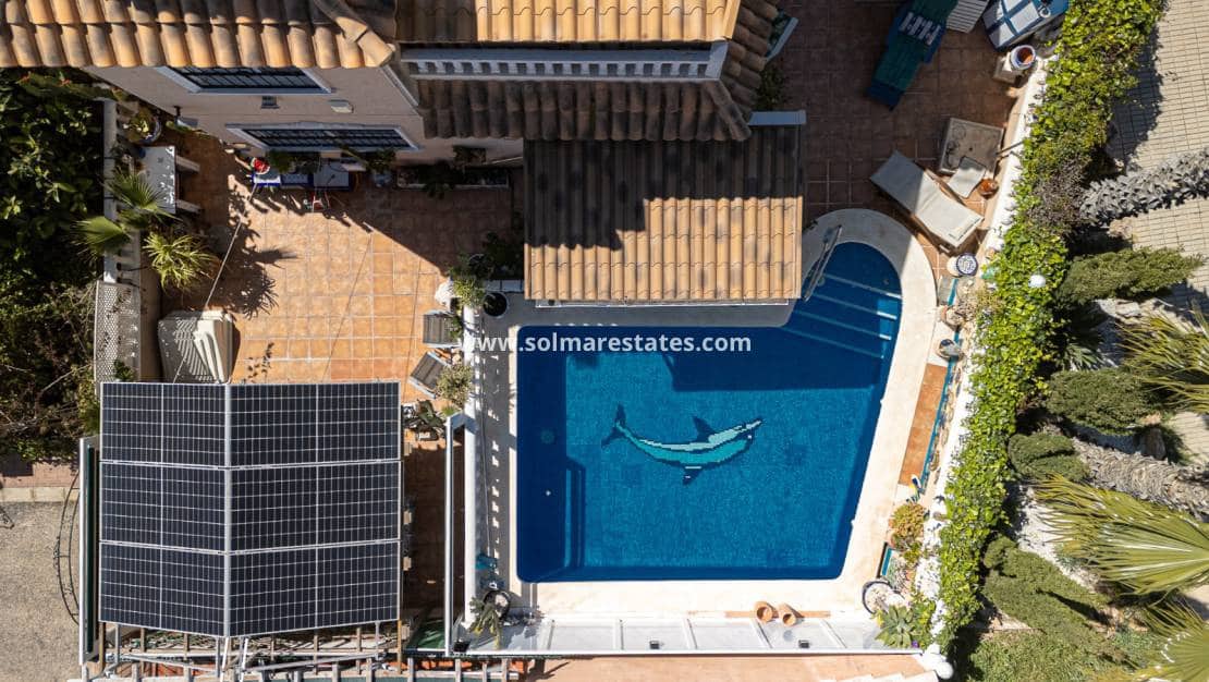 2 slaapkamer Halfvrijstaande villa te koop in Cabo Roig met zwembad - € 295.000 (Ref: 9905060)
