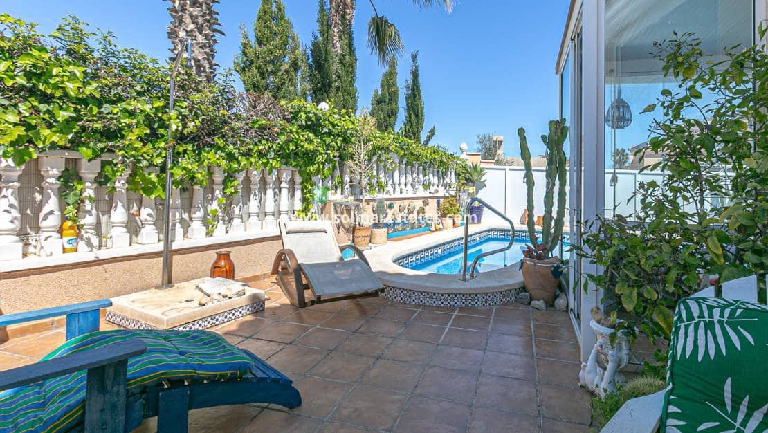2 slaapkamer Halfvrijstaande villa te koop in Cabo Roig met zwembad - € 295.000 (Ref: 9905060)