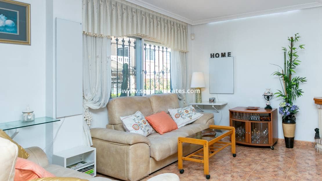 2 slaapkamer Halfvrijstaande villa te koop in Cabo Roig met zwembad - € 295.000 (Ref: 9905060)