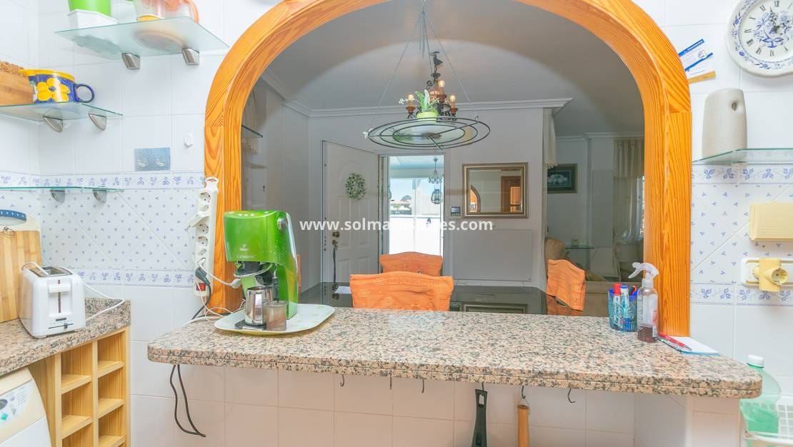 2 slaapkamer Halfvrijstaande villa te koop in Cabo Roig met zwembad - € 295.000 (Ref: 9905060)