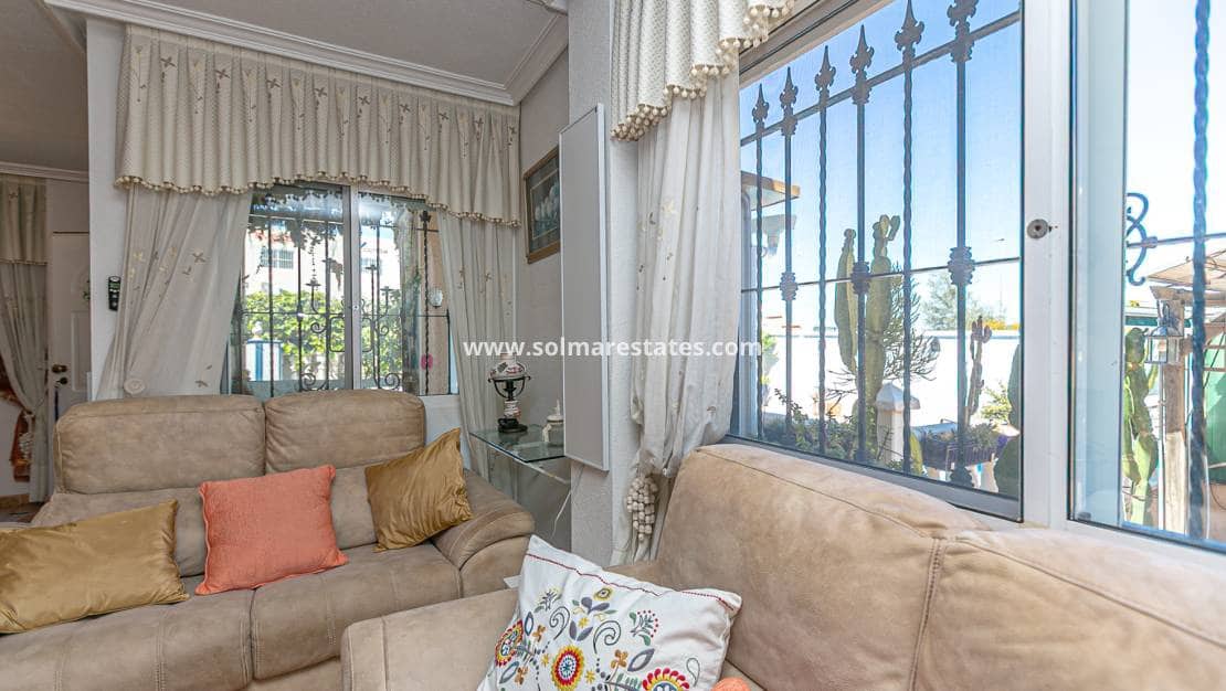 2 slaapkamer Halfvrijstaande villa te koop in Cabo Roig met zwembad - € 295.000 (Ref: 9905060)