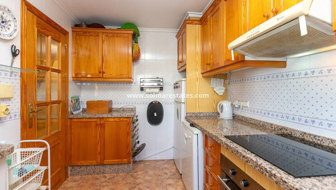 2 slaapkamer Halfvrijstaande villa te koop in Cabo Roig met zwembad - € 295.000 (Ref: 9905060)