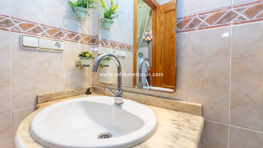 2 slaapkamer Halfvrijstaande villa te koop in Cabo Roig met zwembad - € 295.000 (Ref: 9905060)