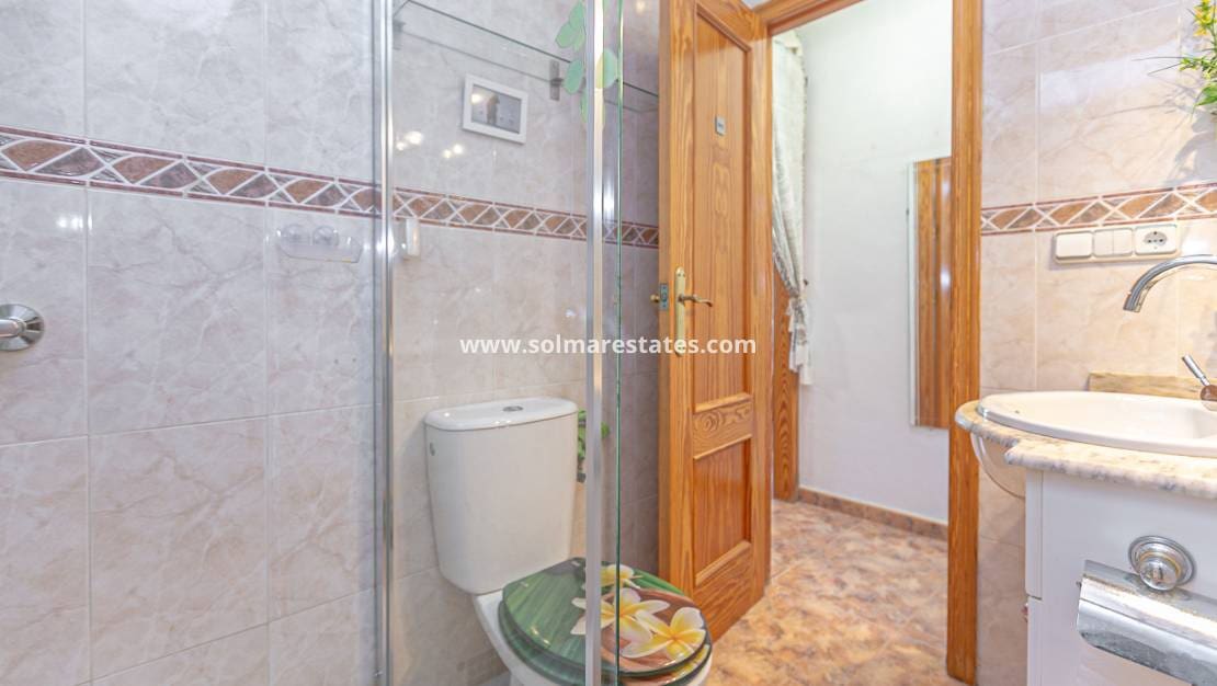 2 slaapkamer Halfvrijstaande villa te koop in Cabo Roig met zwembad - € 295.000 (Ref: 9905060)