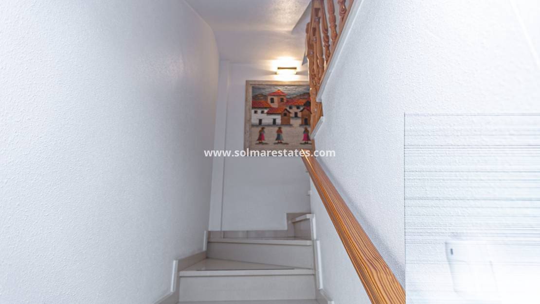 2 slaapkamer Halfvrijstaande villa te koop in Cabo Roig met zwembad - € 295.000 (Ref: 9905060)