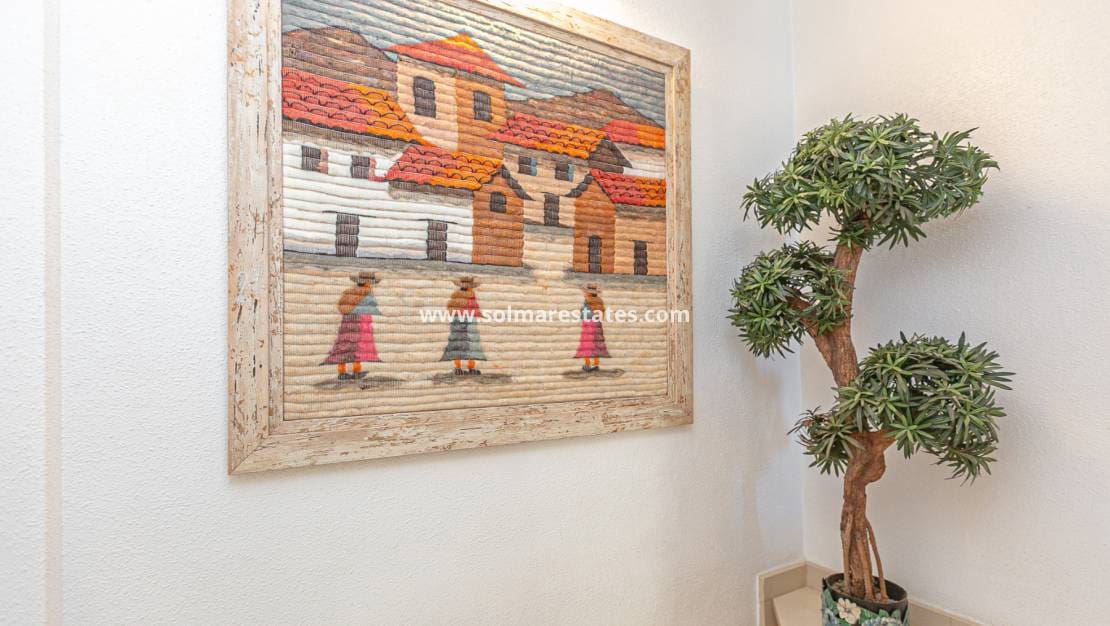 2 slaapkamer Halfvrijstaande villa te koop in Cabo Roig met zwembad - € 295.000 (Ref: 9905060)