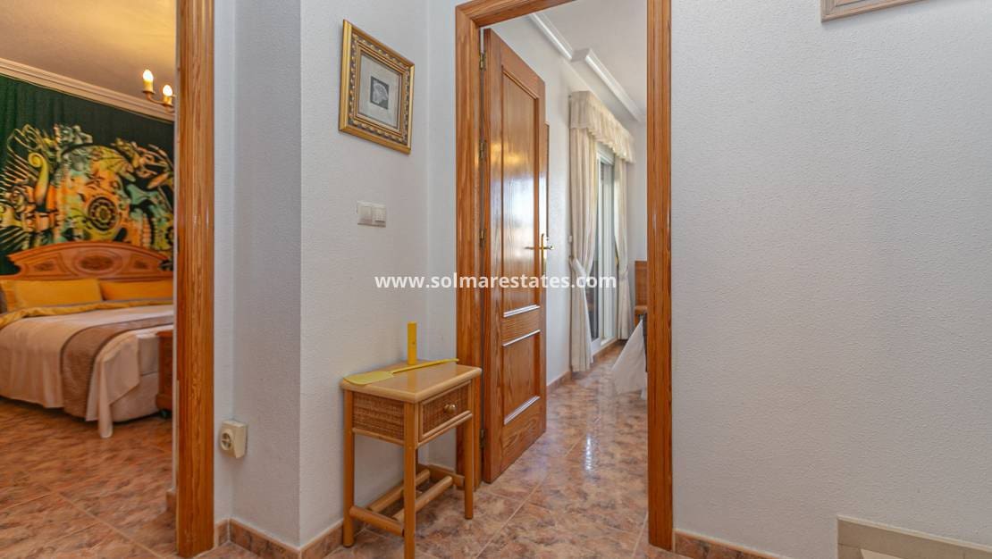 2 slaapkamer Halfvrijstaande villa te koop in Cabo Roig met zwembad - € 295.000 (Ref: 9905060)
