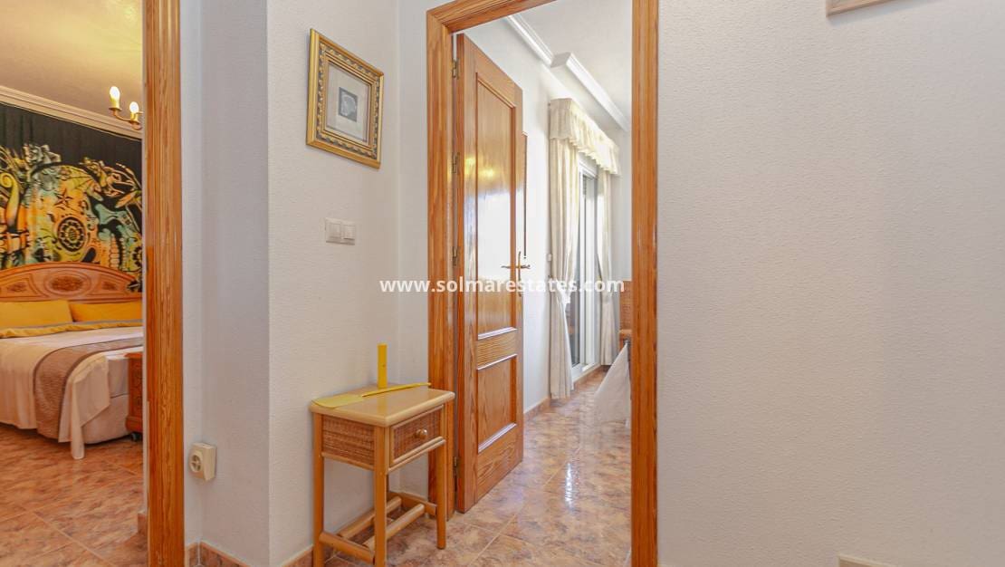 2 slaapkamer Halfvrijstaande villa te koop in Cabo Roig met zwembad - € 295.000 (Ref: 9905060)