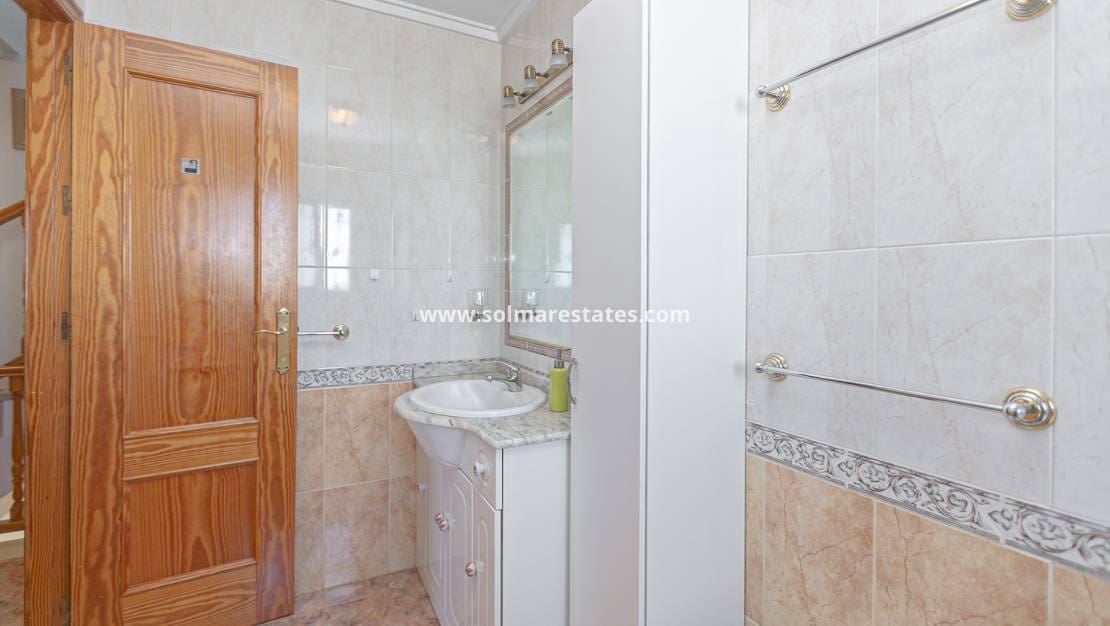 2 slaapkamer Halfvrijstaande villa te koop in Cabo Roig met zwembad - € 295.000 (Ref: 9905060)