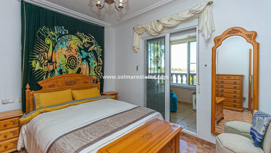 2 slaapkamer Halfvrijstaande villa te koop in Cabo Roig met zwembad - € 295.000 (Ref: 9905060)