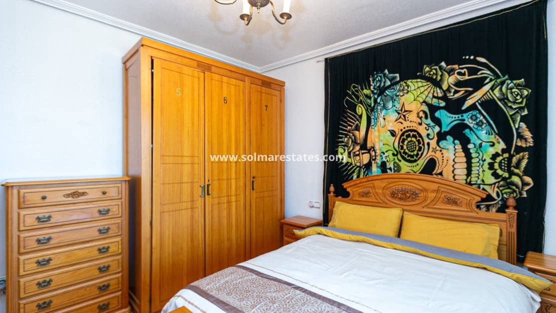 2 slaapkamer Halfvrijstaande villa te koop in Cabo Roig met zwembad - € 295.000 (Ref: 9905060)