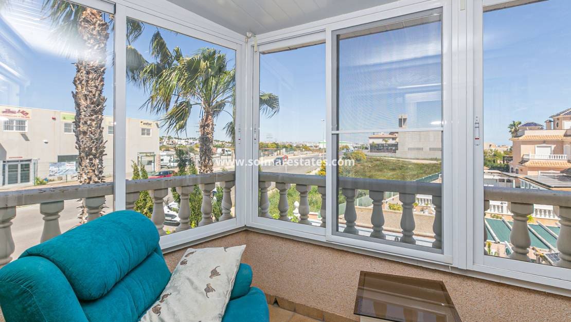 2 slaapkamer Halfvrijstaande villa te koop in Cabo Roig met zwembad - € 295.000 (Ref: 9905060)