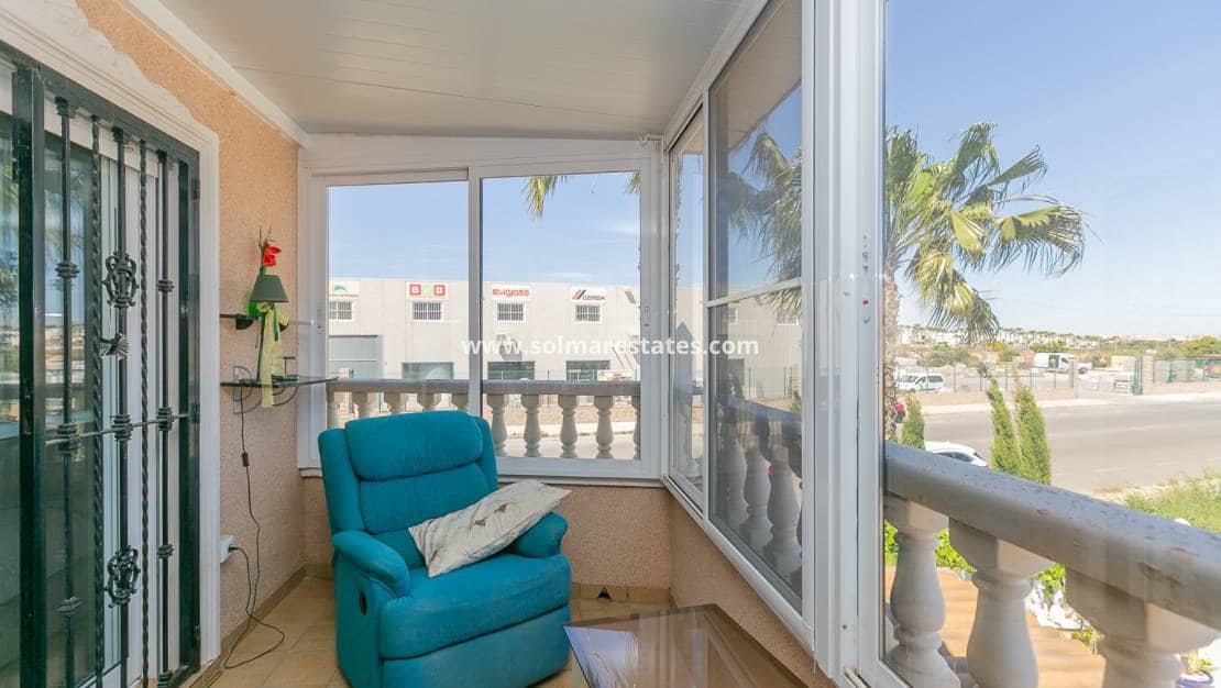 2 slaapkamer Halfvrijstaande villa te koop in Cabo Roig met zwembad - € 295.000 (Ref: 9905060)
