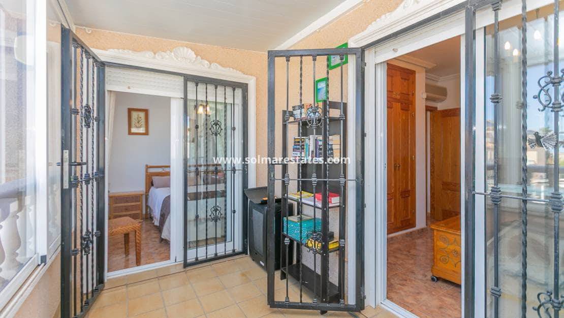2 slaapkamer Halfvrijstaande villa te koop in Cabo Roig met zwembad - € 295.000 (Ref: 9905060)