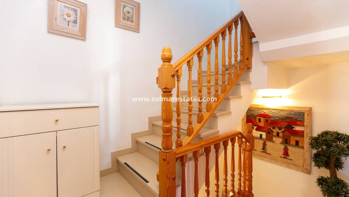 2 slaapkamer Halfvrijstaande villa te koop in Cabo Roig met zwembad - € 295.000 (Ref: 9905060)